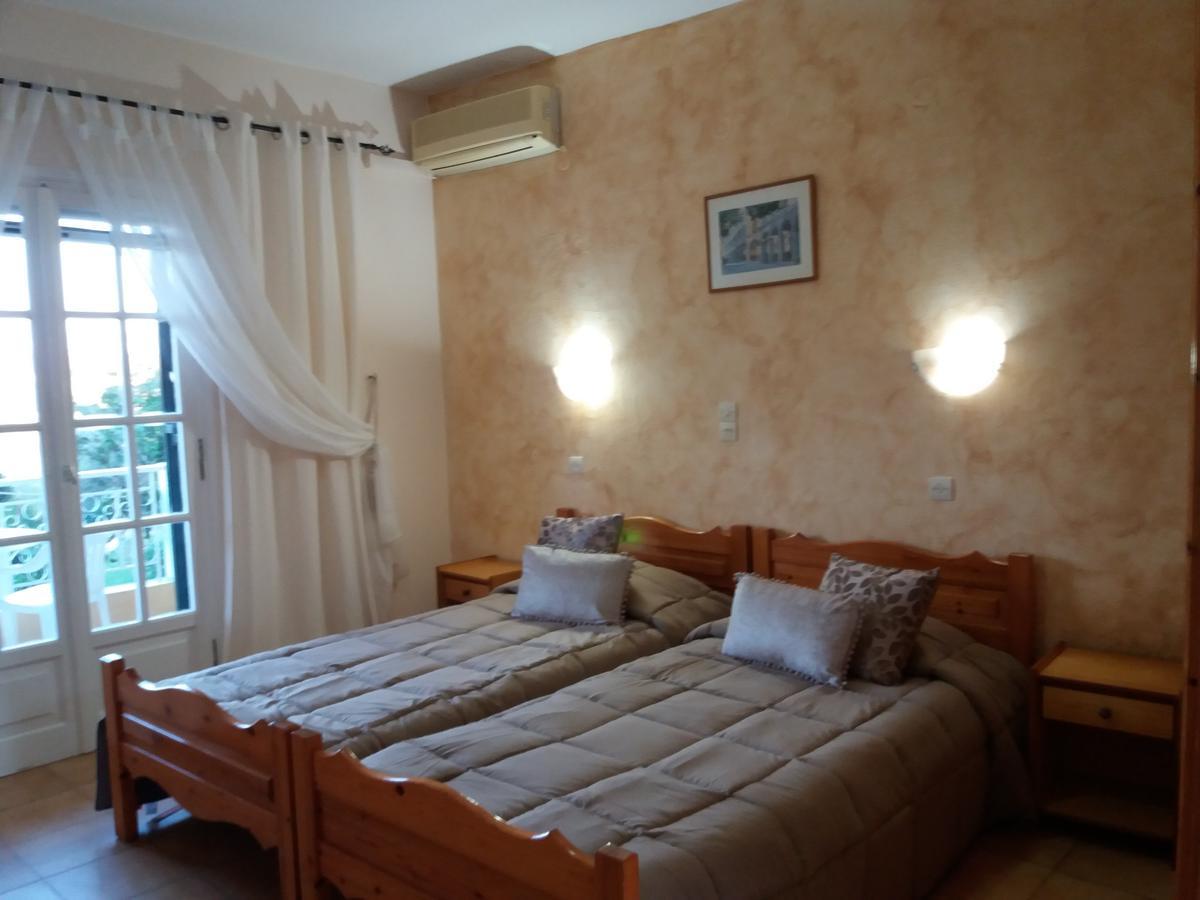 Athineos * Kommeno (Corfu)