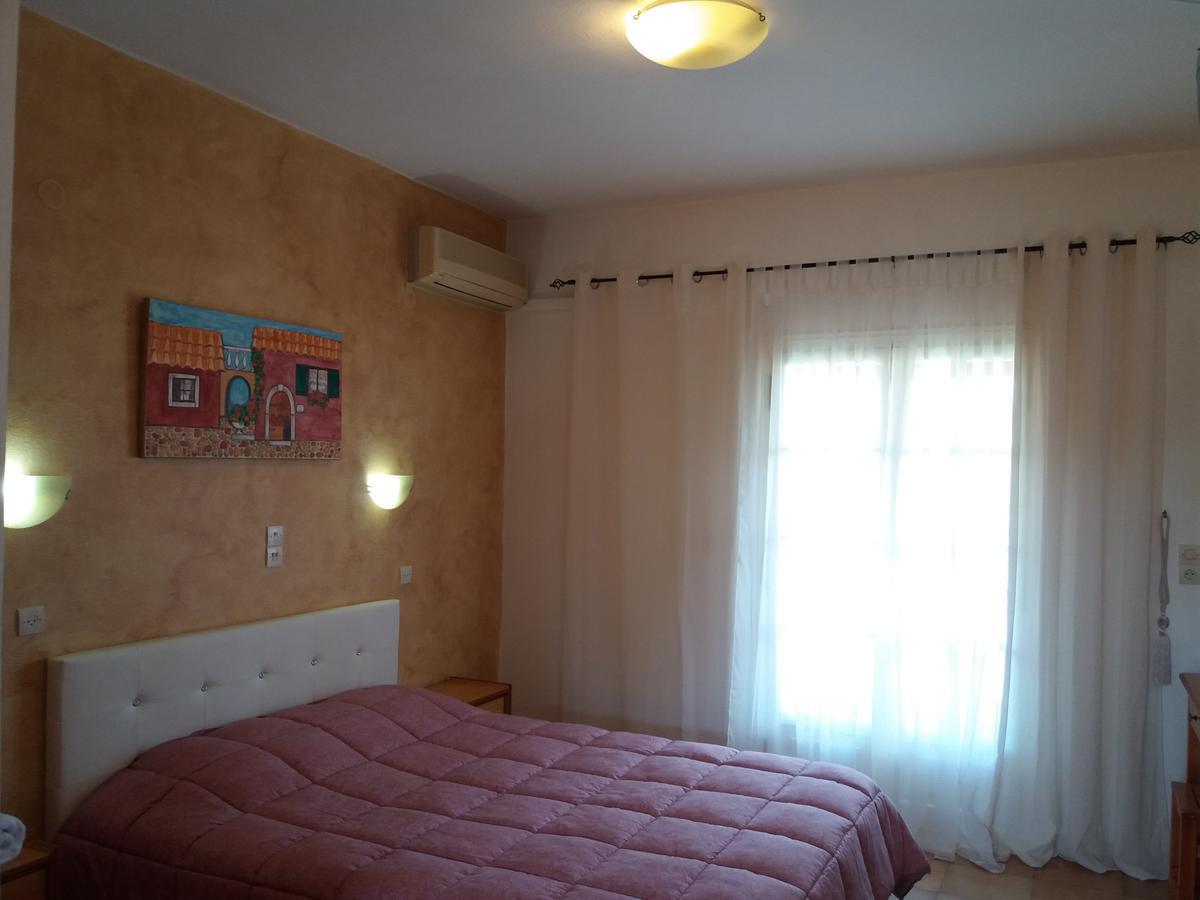 Athineos Daire Kommeno (Corfu)