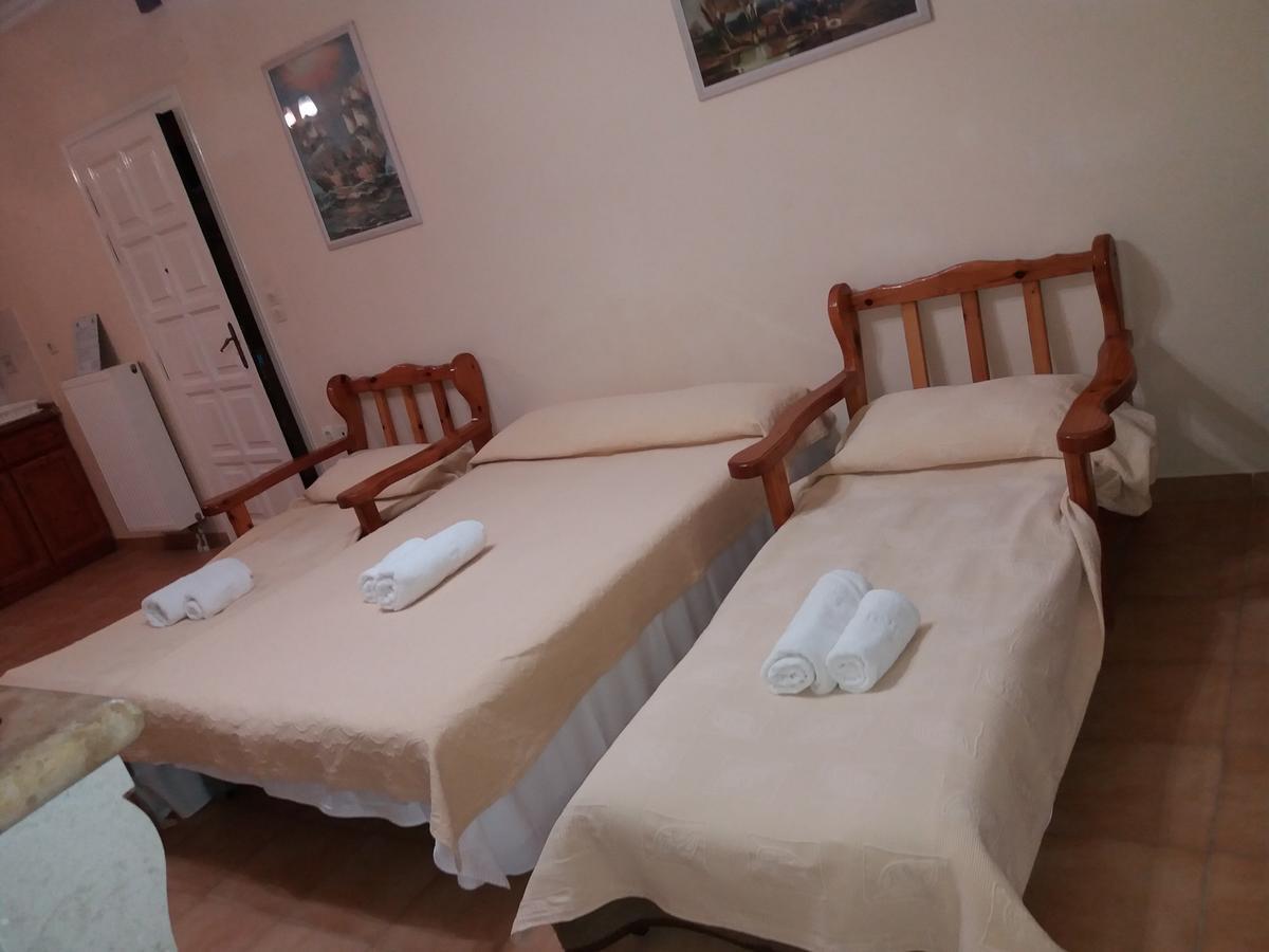 Athineos * Kommeno (Corfu)